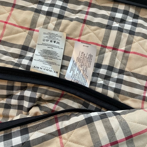 BURBERRY quilted jacket black in size medium - Picture 8 of 8